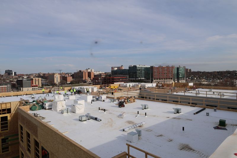 10 Men Roofing