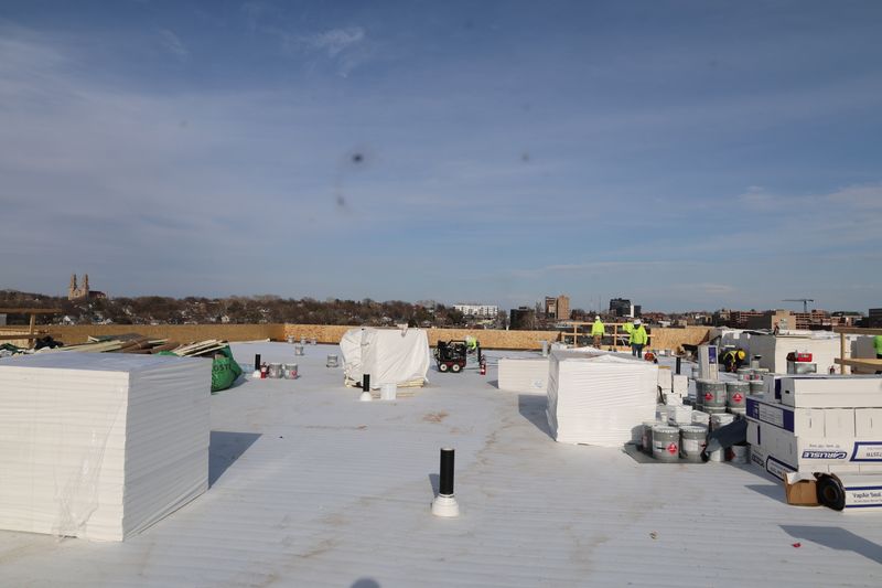10 Men Roofing
