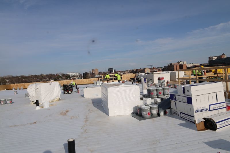 10 Men Roofing