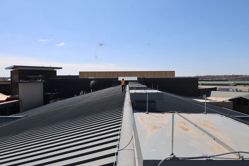 10 Men Roofing