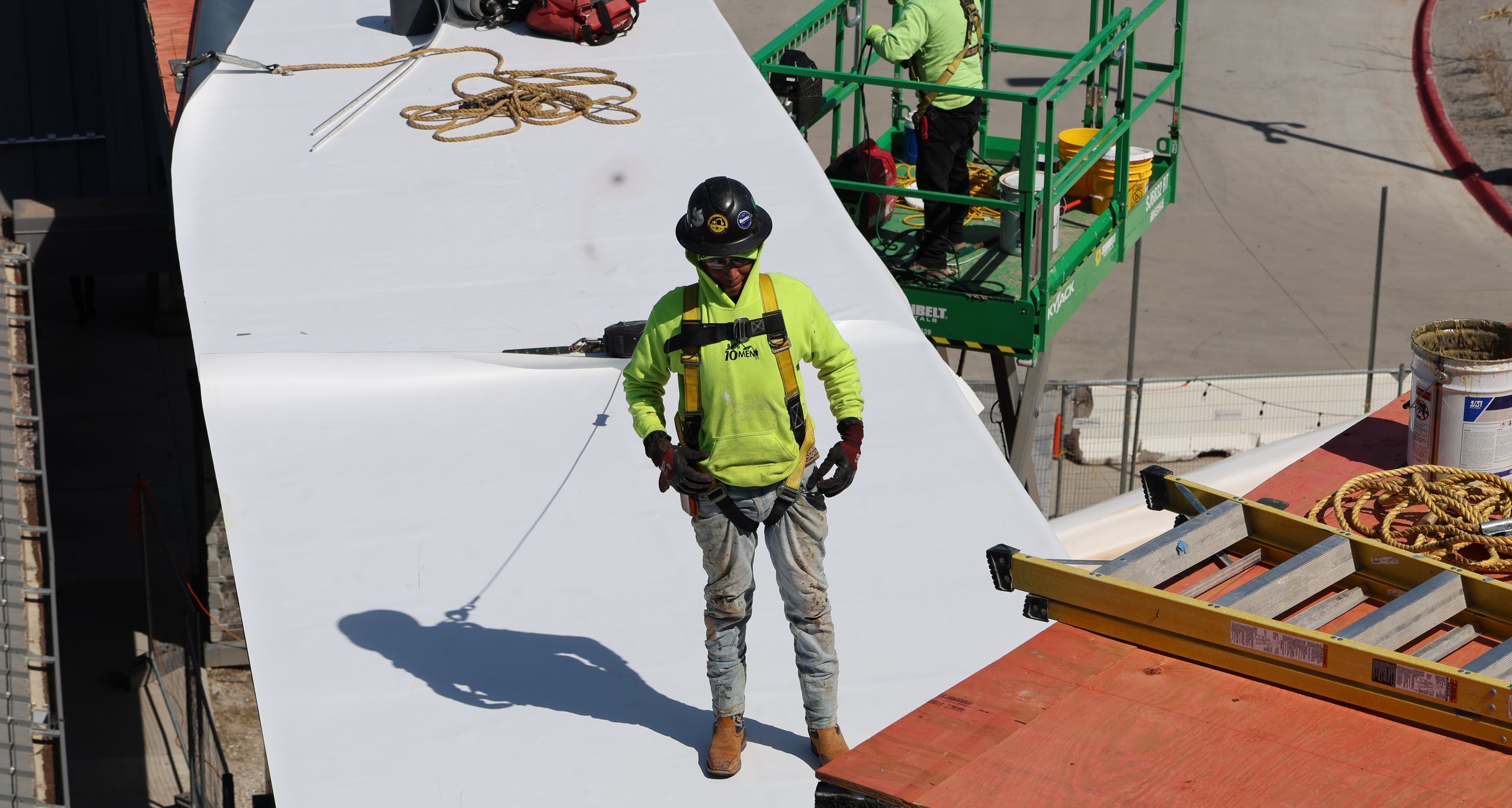 10 Men Roofing