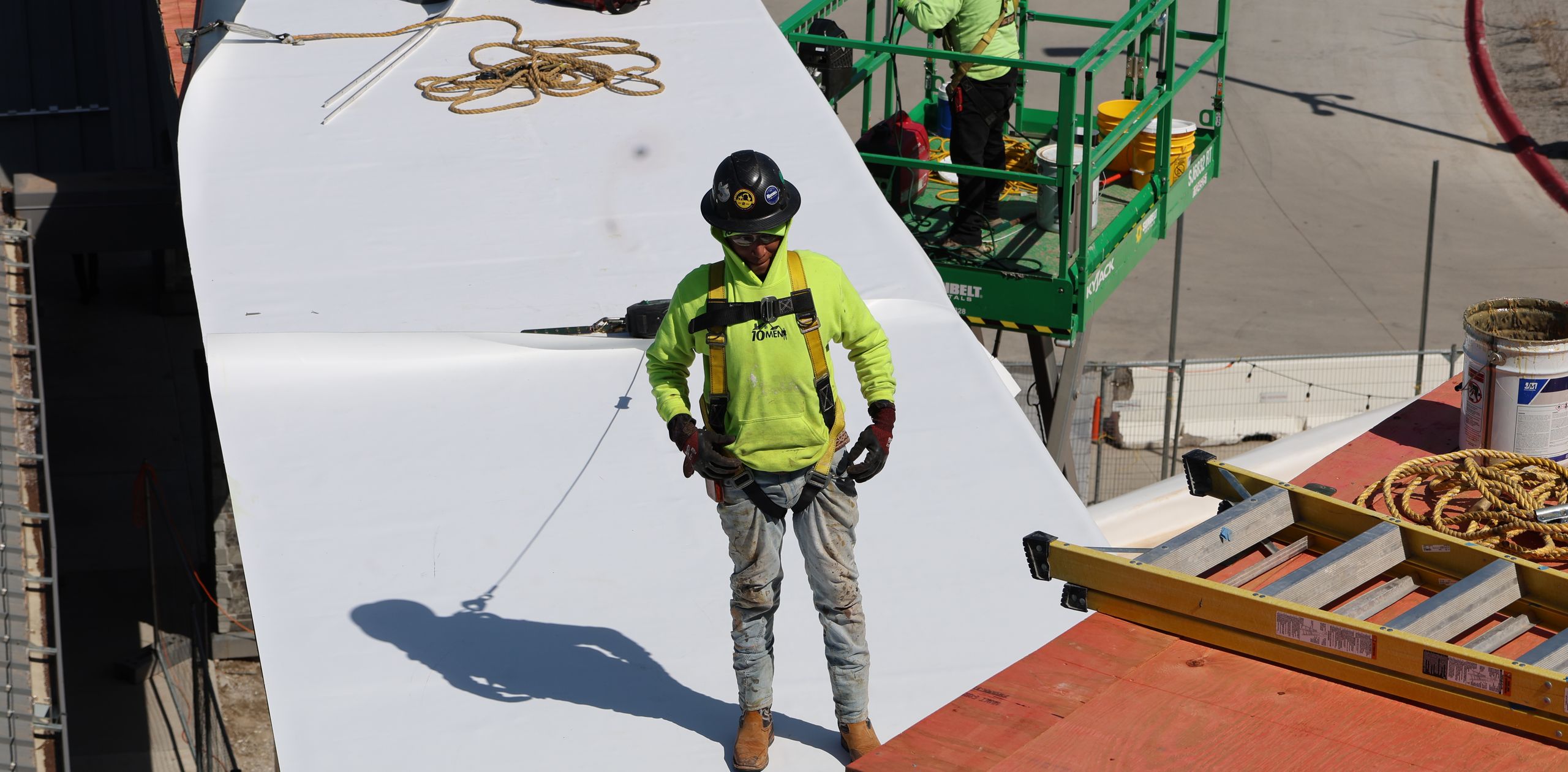10 Men Roofing